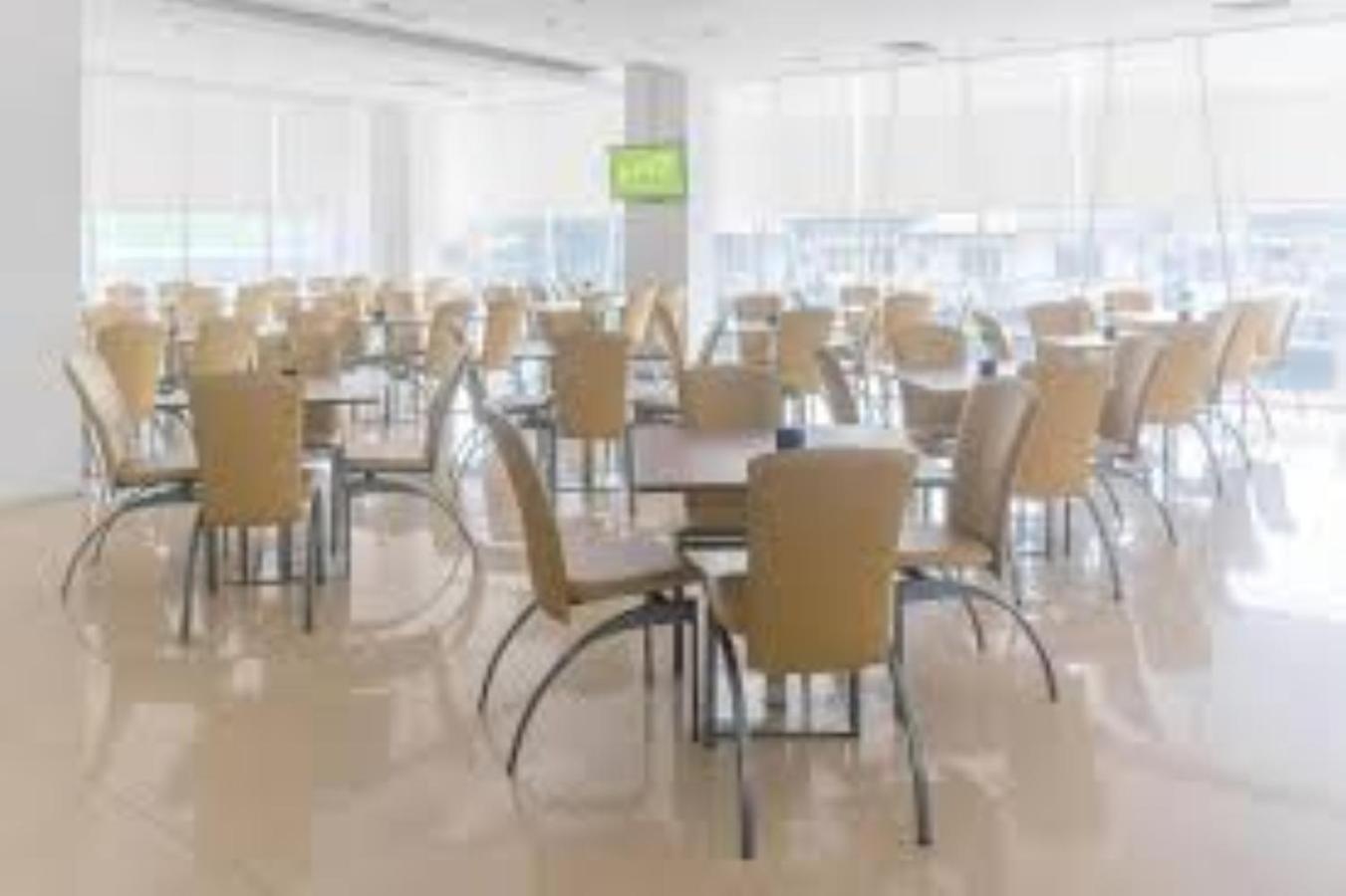 Whiz Hotel Cikini Jakarta Luaran gambar