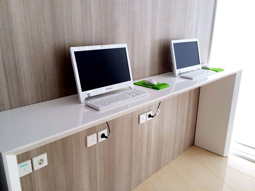 Whiz Hotel Cikini Jakarta Luaran gambar