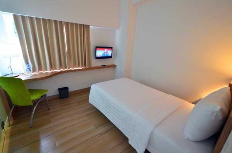 Whiz Hotel Cikini Jakarta Luaran gambar