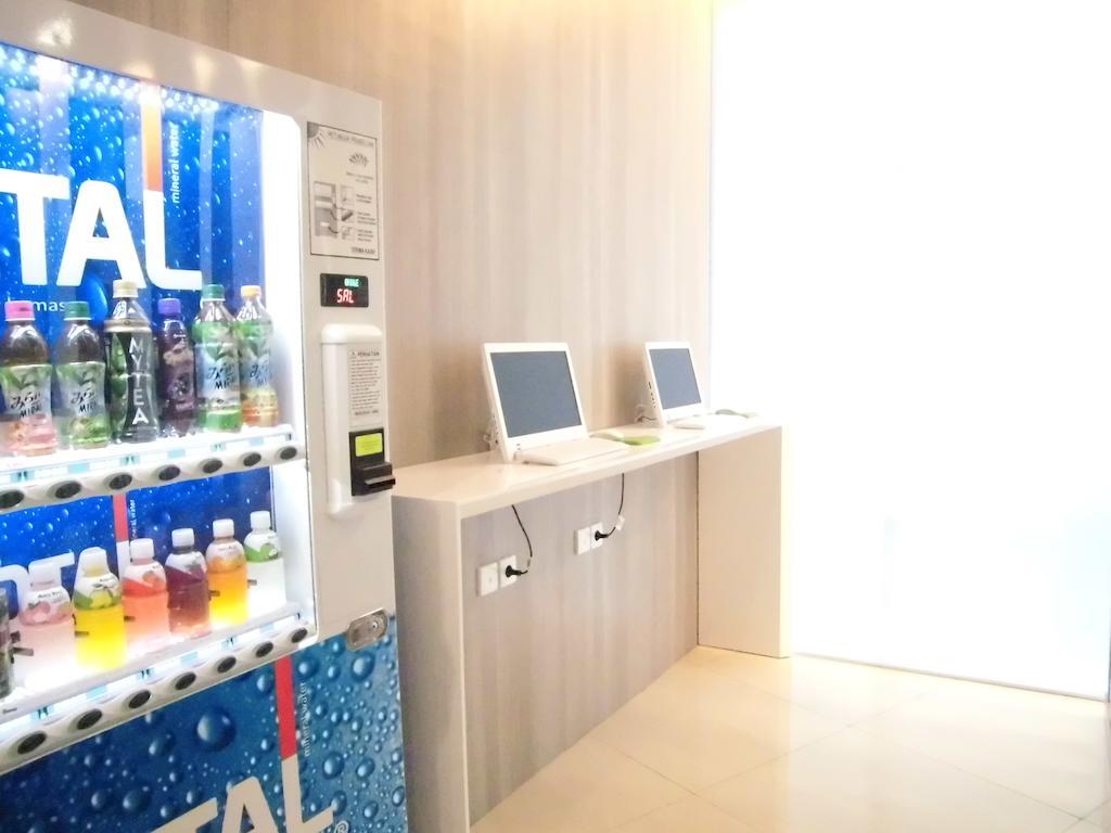 Whiz Hotel Cikini Jakarta Luaran gambar